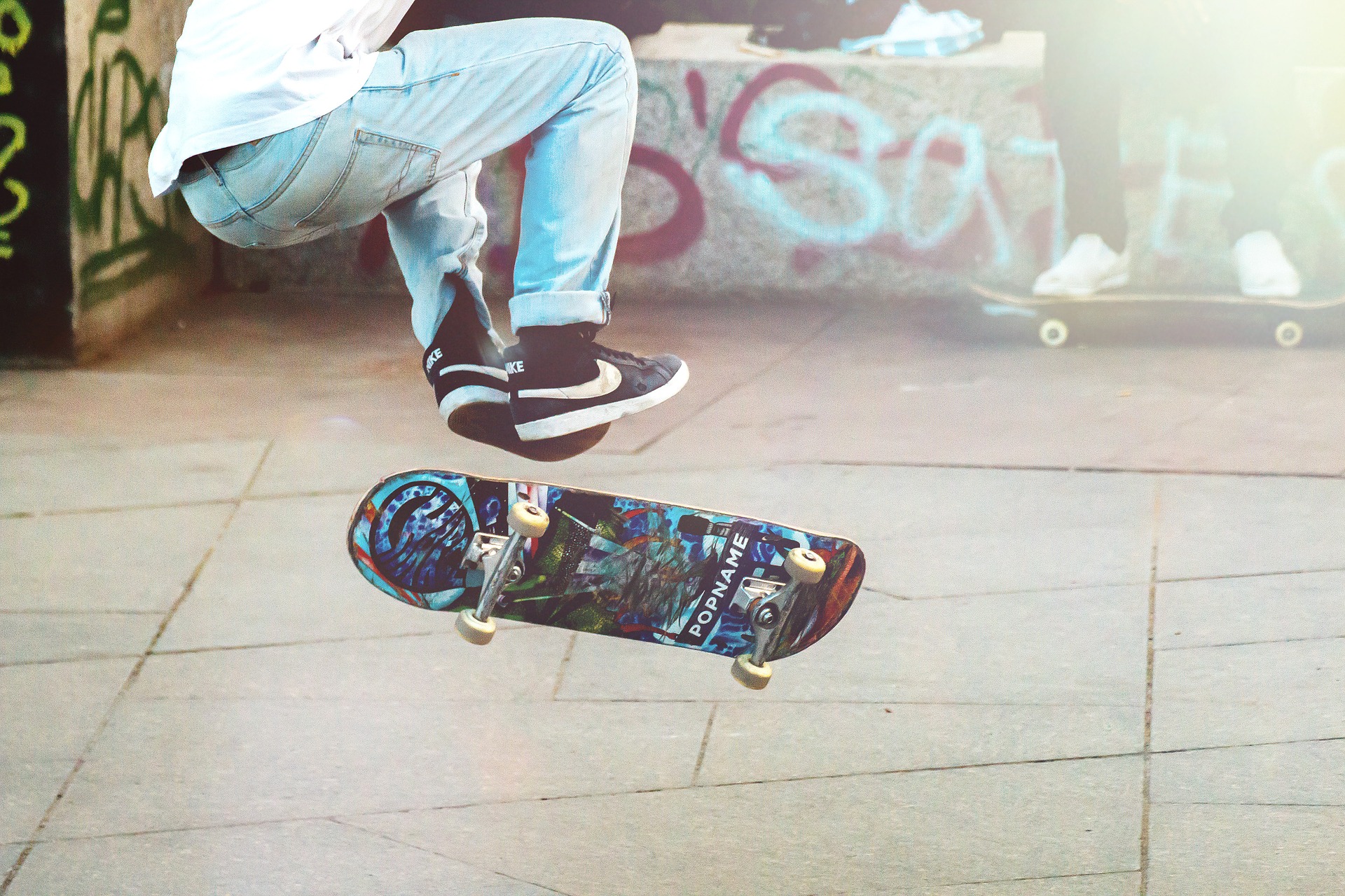 skateboarder-2373728_1920